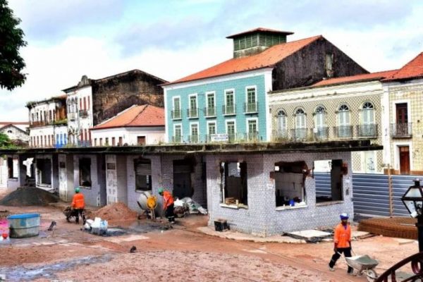Com problemas na estrutura, histórico abrigo da praça João Lisboa será demolido | Folha Maranhense